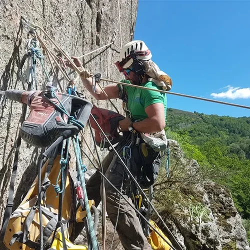 Conception, réalisation et entretien de via ferrata par Antipodes Constructions