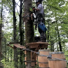 Construction de parcours acrobatiques en hauteur et accrobranches