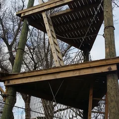 Construction de parcours acrobatiques en hauteur et accrobranches