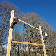 Construction de parcours acrobatiques en hauteur et accrobranches