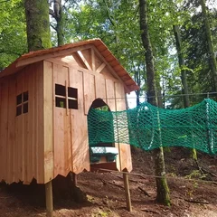 Construction de parcours acrobatiques en hauteur et accrobranches
