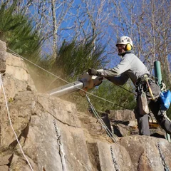 Équipement, modernisation, entretien et mise en conformité de sites d’escalade par Antipodes Constructions en France